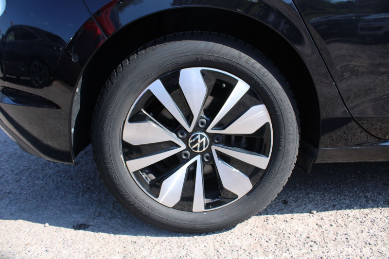 Photo 8 de l'offre de VOLKSWAGEN GOLF 8 MOVE 2L TDI 150 CV GPS 3D CAMÃRA FULL LED AUDIO USB JA 16 PACK HIVER RÃGULATEUR à 27500€ chez Bougel transactions