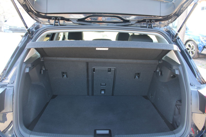 Photo 6 de l'offre de VOLKSWAGEN GOLF 8 MOVE 2L TDI 150 CV GPS 3D CAMÃRA FULL LED AUDIO USB JA 16 PACK HIVER RÃGULATEUR à 27500€ chez Bougel transactions