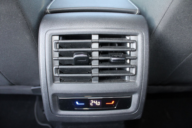 Photo 11 de l'offre de VOLKSWAGEN GOLF 8 ACTIVE 1L TSI 110 CV BOITE 6V CAMÃRA GPS USB FULL LEDS BLUETOOTH RÃGUL ADAPTATIF à 23500€ chez Bougel transactions