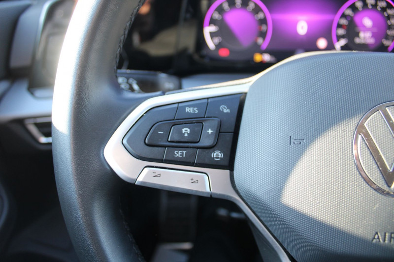 Photo 13 de l'offre de VOLKSWAGEN GOLF 8 ACTIVE 1L TSI 110 CV BOITE 6V CAMÃRA GPS USB FULL LEDS BLUETOOTH RÃGUL ADAPTATIF à 23500€ chez Bougel transactions