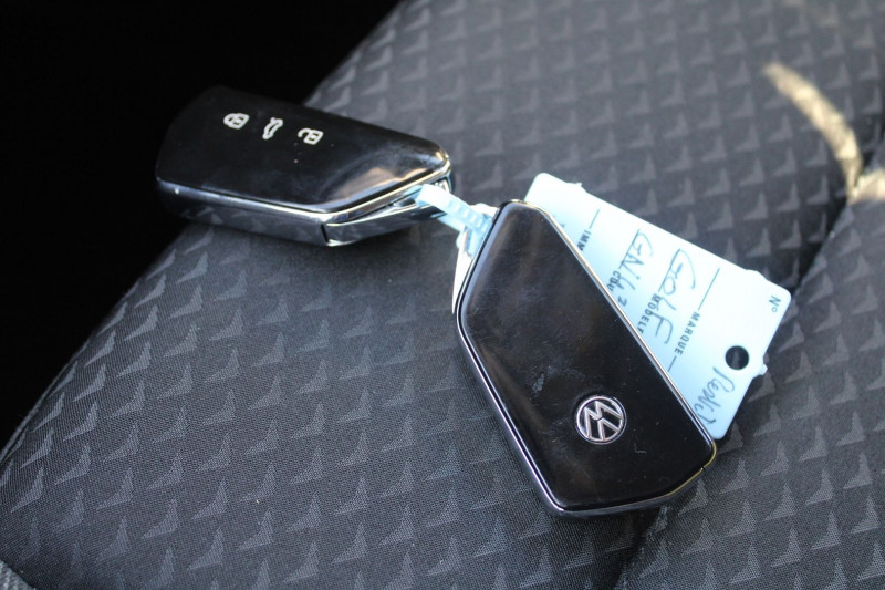 Photo 18 de l'offre de VOLKSWAGEN GOLF 8 ACTIVE 1L TSI 110 CV BOITE 6V CAMÃRA GPS USB FULL LEDS BLUETOOTH RÃGUL ADAPTATIF à 23500€ chez Bougel transactions