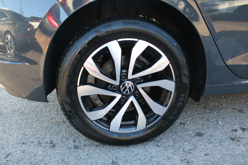 Photo 8 de l'offre de VOLKSWAGEN GOLF 8 ACTIVE 1L TSI 110 CV BOITE 6V CAMÃRA GPS USB FULL LEDS BLUETOOTH RÃGUL ADAPTATIF à 23500€ chez Bougel transactions