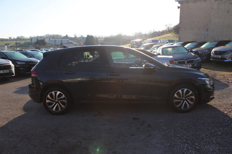 Photo 5 de l'offre de VOLKSWAGEN GOLF 8 ACTIVE 1L TSI 110 CV BOITE 6V CAMÃRA GPS USB FULL LEDS BLUETOOTH RÃGUL ADAPTATIF à 23500€ chez Bougel transactions