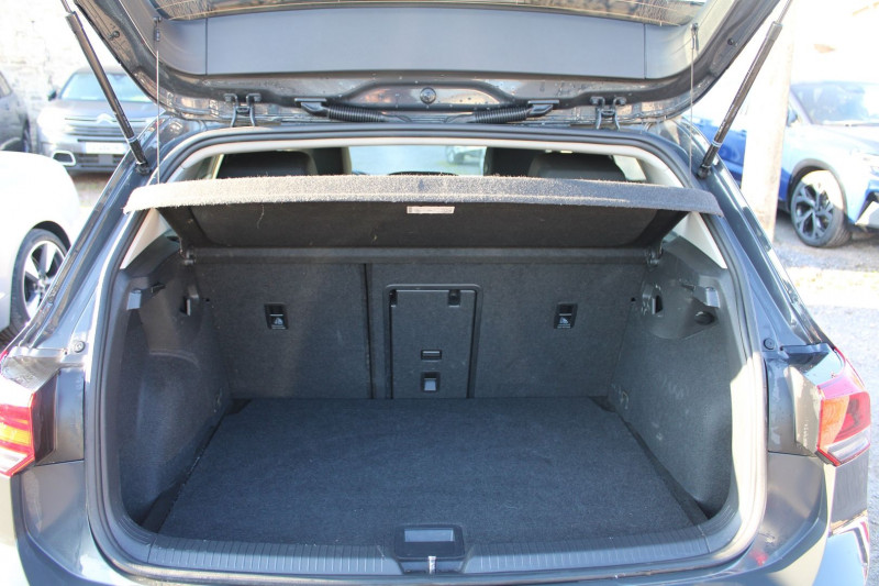 Photo 6 de l'offre de VOLKSWAGEN GOLF 8 ACTIVE 1L TSI 110 CV BOITE 6V CAMÃRA GPS USB FULL LEDS BLUETOOTH RÃGUL ADAPTATIF à 23500€ chez Bougel transactions