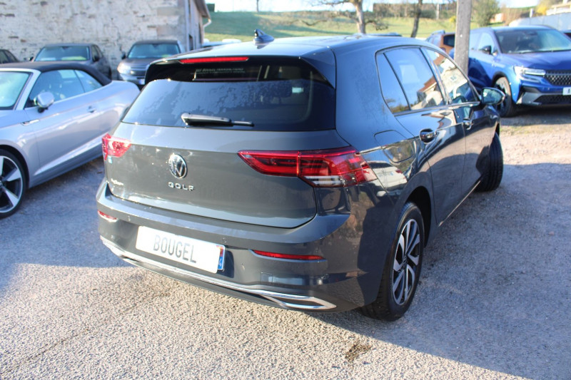 Photo 2 de l'offre de VOLKSWAGEN GOLF 8 ACTIVE 1L TSI 110 CV BOITE 6V CAMÃRA GPS USB FULL LEDS BLUETOOTH RÃGUL ADAPTATIF à 23500€ chez Bougel transactions