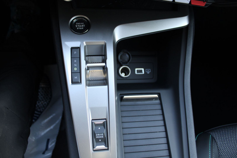Photo 17 de l'offre de PEUGEOT 308 PHASE 4 ALLURE 145 CV HYBRIDE GPS 3D CAMÃRA FULL LED JA 17 RÃGULATEUR BOITE AUTO DCS-6 à 27990€ chez Bougel transactions
