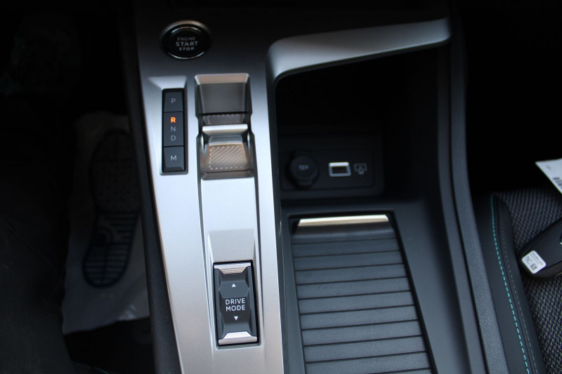 Photo 17 de l'offre de PEUGEOT 308 PHASE 4 ALLURE 145 CV HYBRIDE GPS 3D CAMÃRA FULL LED JA 17 RÃGULATEUR BOITE AUTO DCS-6 à 27990€ chez Bougel transactions