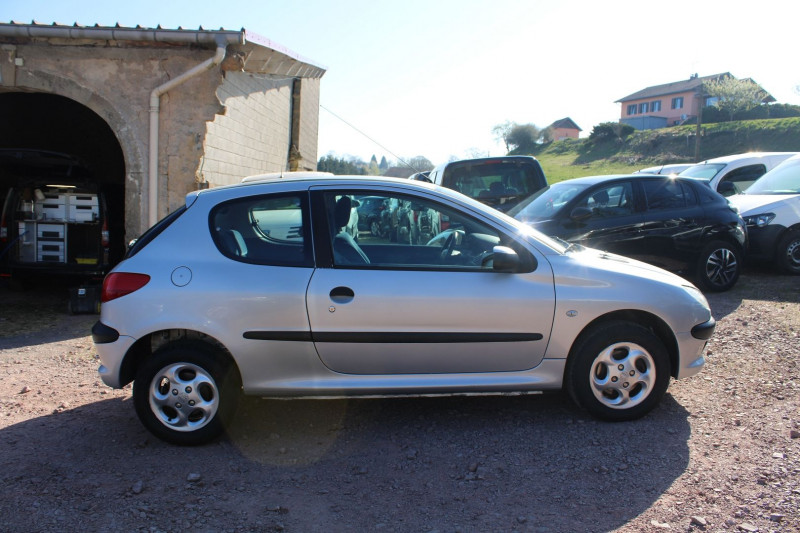 Photo 5 de l'offre de PEUGEOT 206 1.6 16V XS PREMIUM 3P à 5500€ chez Bougel transactions