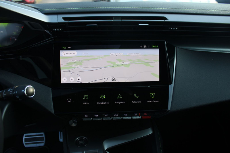Photo 12 de l'offre de PEUGEOT 308 PHASE 4 GT 145 CV HYBRIDE GPS 3D CAMÃRA TOIT PANO FULL LED I-COKPIT USB BOITE AUTO DCS-6 à 31500€ chez Bougel transactions
