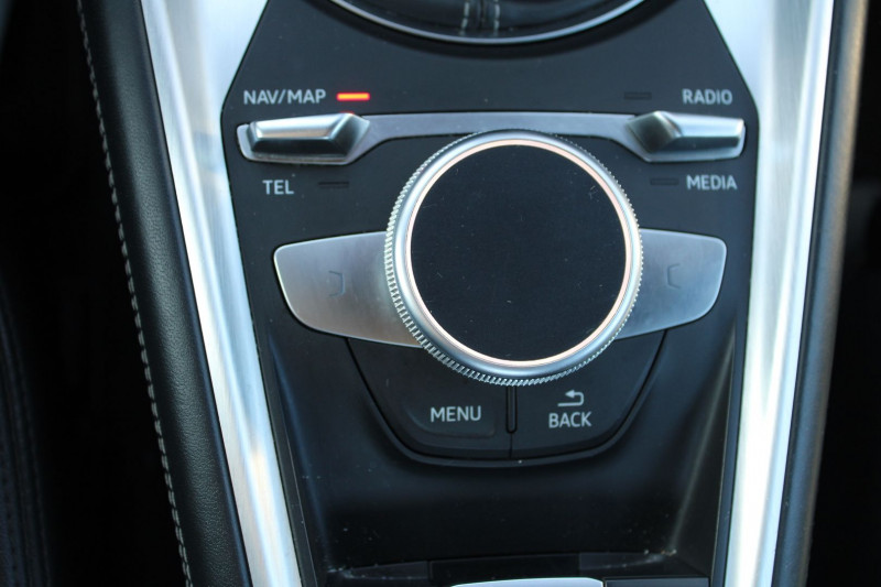 Photo 11 de l'offre de AUDI TT COUPÃ S-LINE 2L TDI 184 ABS SPORT BOITE 6 GPS 3D RÃGULATEUR JANTES 18 BLUETOOTH à 17800€ chez Bougel transactions