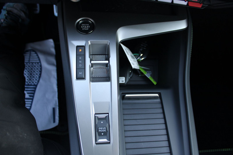 Photo 15 de l'offre de PEUGEOT 308 PHASE 4 GT 145 CV HYBRIDE GPS 3D CAMÃRA TOIT PANO FULL LED I-COKPIT USB BOITE AUTO DCS-6 à 31500€ chez Bougel transactions