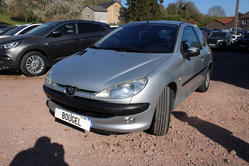 Photo 4 de l'offre de PEUGEOT 206 1.6 16V XS PREMIUM 3P à 5500€ chez Bougel transactions