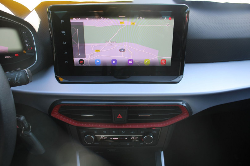 Photo 17 de l'offre de SEAT ARONA 1L5 TSI 150 CV FR DSG7 SPORT BOITE AUTO GRAND GPS 3D CAMÃRA CUIR RÃGULATEUR ADAP à 21900€ chez Bougel transactions