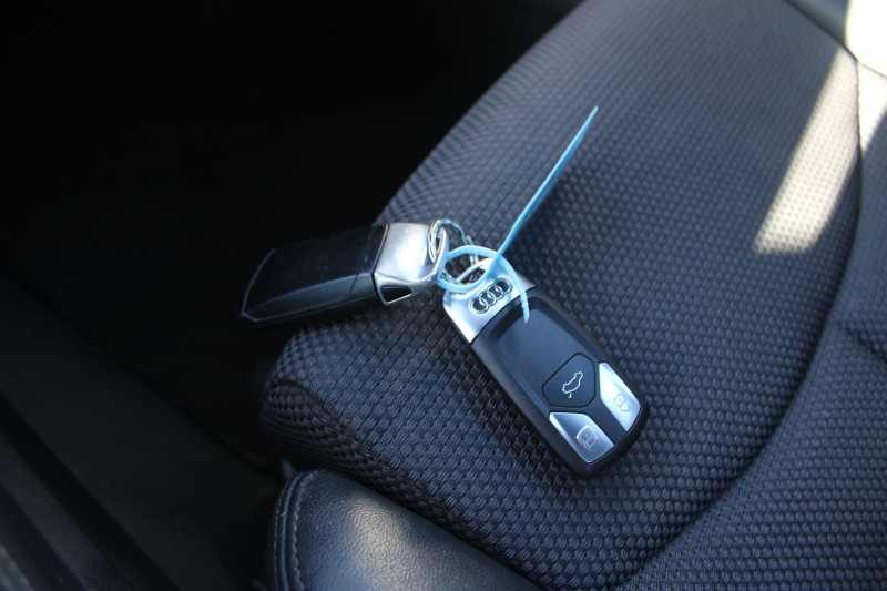 Photo 14 de l'offre de AUDI TT COUPÃ S-LINE 2L TDI 184 ABS SPORT BOITE 6 GPS 3D RÃGULATEUR JANTES 18 BLUETOOTH à 17800€ chez Bougel transactions