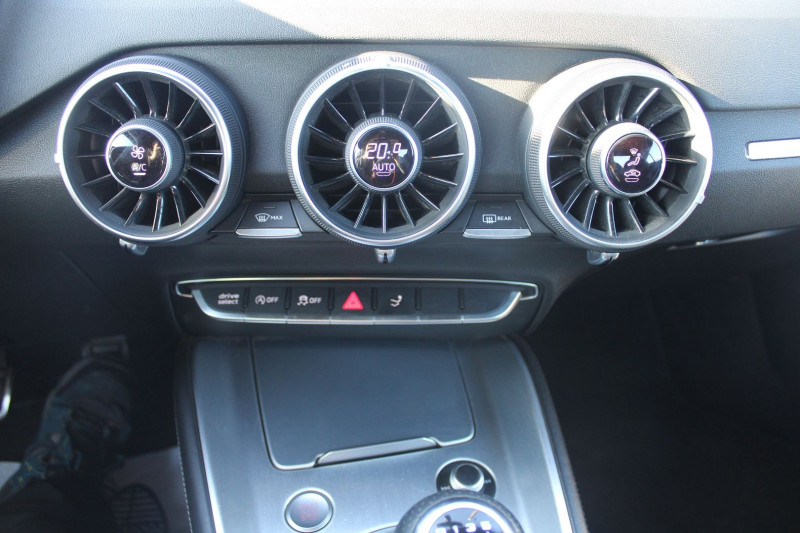 Photo 13 de l'offre de AUDI TT COUPÃ S-LINE 2L TDI 184 ABS SPORT BOITE 6 GPS 3D RÃGULATEUR JANTES 18 BLUETOOTH à 17800€ chez Bougel transactions