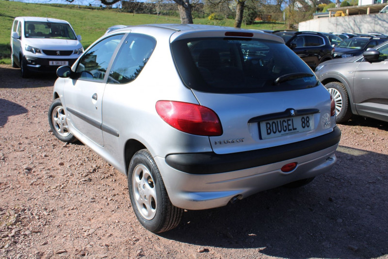 Photo 3 de l'offre de PEUGEOT 206 1.6 16V XS PREMIUM 3P à 5500€ chez Bougel transactions