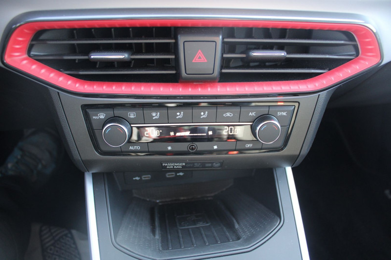 Photo 15 de l'offre de SEAT ARONA 1L5 TSI 150 CV FR DSG7 SPORT BOITE AUTO GRAND GPS 3D CAMÃRA CUIR RÃGULATEUR ADAP à 21900€ chez Bougel transactions