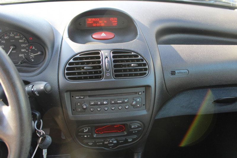 Photo 9 de l'offre de PEUGEOT 206 1.6 16V XS PREMIUM 3P à 5500€ chez Bougel transactions