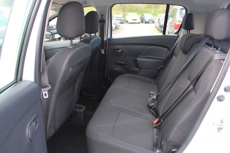 Photo 8 de l'offre de DACIA SANDERO III AMBIENCE SCE 75 CV ESSENCE USB AUDIO MP3 BLUETOOTH ROUE DE SECOURS BANQ 1/3 2/3 à 8500€ chez Bougel transactions