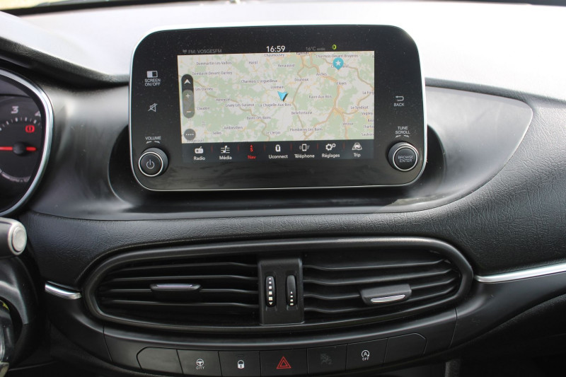 Photo 13 de l'offre de FIAT TIPO SW 1L6 JTD 120 CV LOUNGE GPS 3D CAMÃRA MP3 USB JA 17 ATTELAGE BLUETOOTH RÃGULATEUR à 11500€ chez Bougel transactions