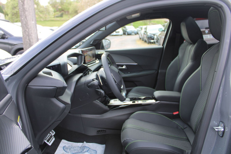 Photo 8 de l'offre de PEUGEOT 2008 PHASE 4 GT 145 CV HYBRIDE GPS 3D TOIT PANO CAMÃRA 360Â° I-COKPIT JA 17 BOITE AUTO DSC-6 à 28900€ chez Bougel transactions