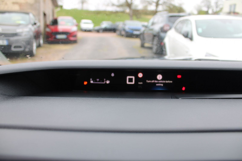Photo 15 de l'offre de CITROEN C3 PHASE 5 MAX 100 CV ESSENCE GPS 3D CAMÃRA FULL LED RE JA 17 I-COKPIT BLUETOOTH RÃGULATEUR à 19990€ chez Bougel transactions