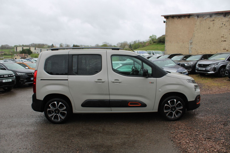 Photo 5 de l'offre de CITROEN BERLINGO 4 SHINE BLUE HDI 130 CV GPS 3D CAMÃRA MP3 USB JA 17 TOIT PANO RÃGULATEUR BLUETOOTH à 16500€ chez Bougel transactions