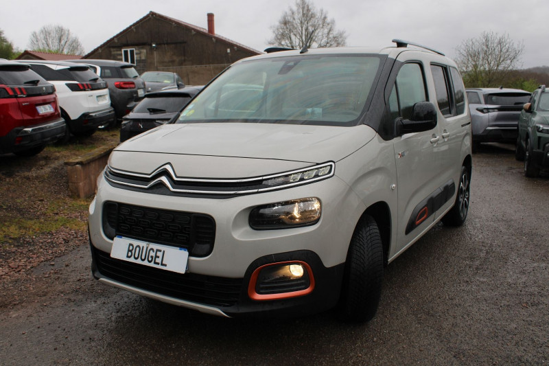 Photo 4 de l'offre de CITROEN BERLINGO 4 SHINE BLUE HDI 130 CV GPS 3D CAMÃRA MP3 USB JA 17 TOIT PANO RÃGULATEUR BLUETOOTH à 16500€ chez Bougel transactions