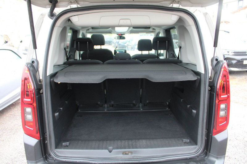 Photo 6 de l'offre de CITROEN BERLINGO 4 SHINE BLUE HDI 130 CV GPS 3D CAMÃRA MP3 USB JA 17 TOIT PANO RÃGULATEUR BLUETOOTH à 16500€ chez Bougel transactions