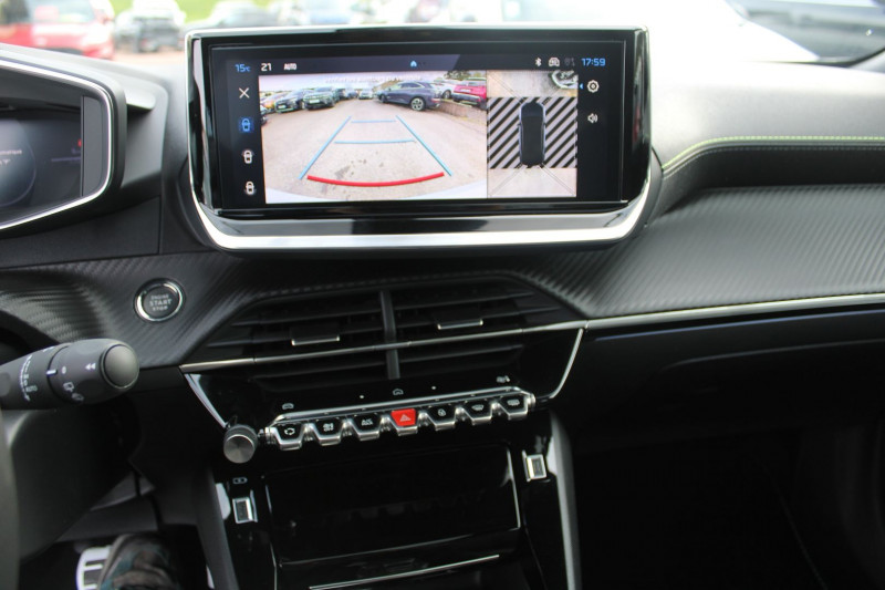 Photo 14 de l'offre de PEUGEOT 2008 PHASE 4 GT 145 CV HYBRIDE GPS 3D TOIT PANO CAMÃRA 360Â° I-COKPIT JA 17 BOITE AUTO DCS-6 à 28900€ chez Bougel transactions