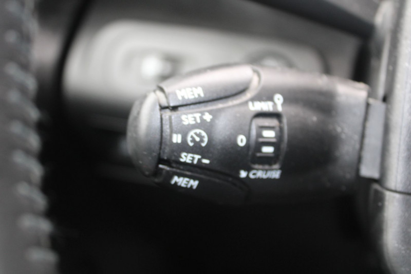 Photo 10 de l'offre de CITROEN BERLINGO 4 SHINE BLUE HDI 130 CV GPS 3D CAMÃRA MP3 USB JA 17 TOIT PANO RÃGULATEUR BLUETOOTH à 16500€ chez Bougel transactions
