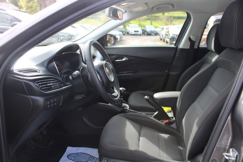 Photo 8 de l'offre de FIAT TIPO SW 1L6 JTD 120 CV LOUNGE GPS 3D CAMÃRA MP3 USB JA 17 ATTELAGE BLUETOOTH RÃGULATEUR à 11500€ chez Bougel transactions