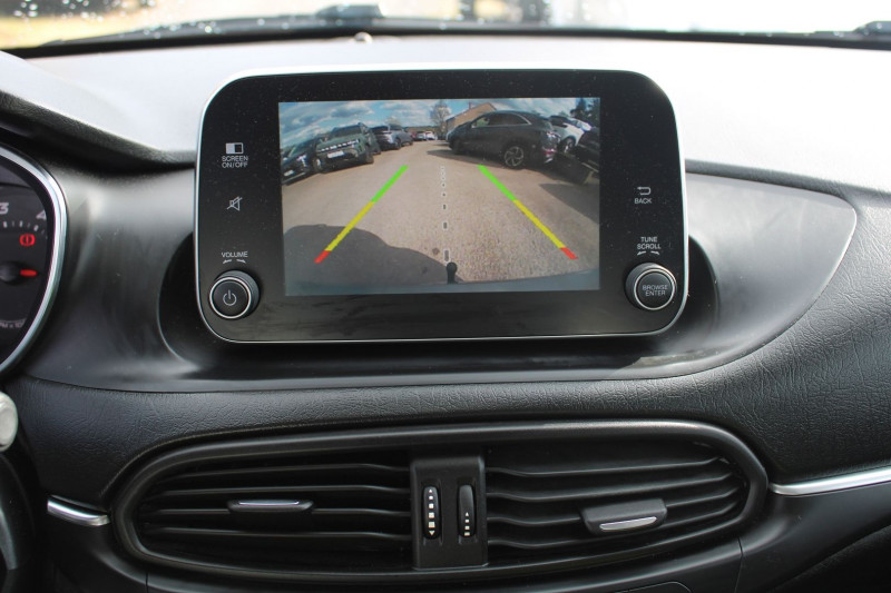 Photo 14 de l'offre de FIAT TIPO SW 1L6 JTD 120 CV LOUNGE GPS 3D CAMÃRA MP3 USB JA 17 ATTELAGE BLUETOOTH RÃGULATEUR à 11500€ chez Bougel transactions