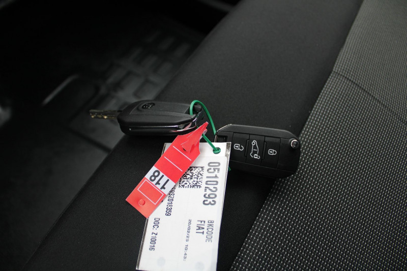 Photo 17 de l'offre de FIAT SCUDO 4 2L JTD 145 CV CAMÃRA "6 PLACES" GPS 3D GRIP CONTROL RÃGULATEUR BOITE AUTO EAT-8 à 35900€ chez Bougel transactions