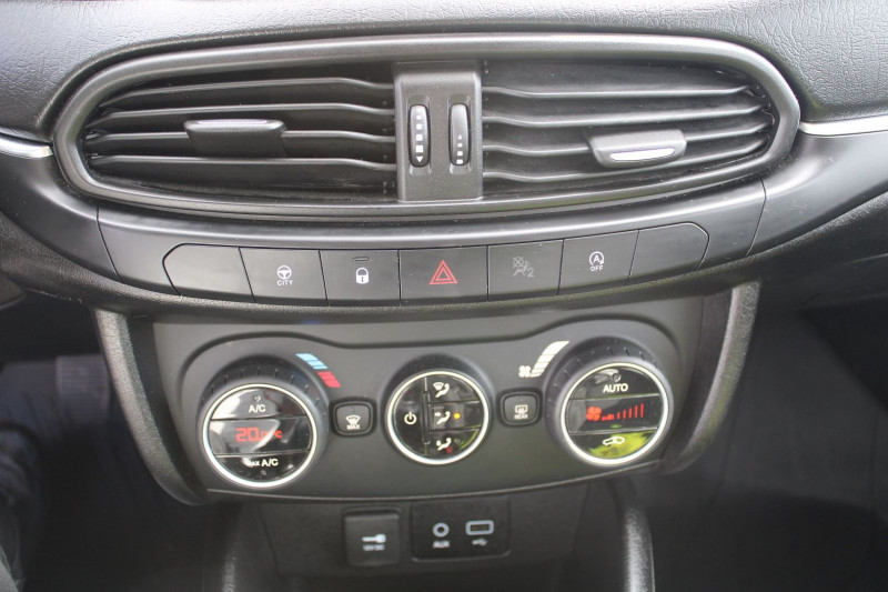 Photo 12 de l'offre de FIAT TIPO SW 1L6 JTD 120 CV LOUNGE GPS 3D CAMÃRA MP3 USB JA 17 ATTELAGE BLUETOOTH RÃGULATEUR à 11500€ chez Bougel transactions