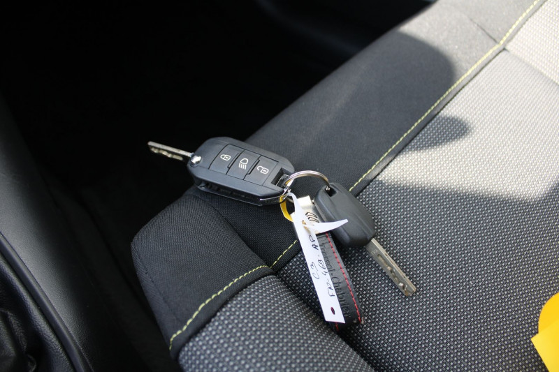 Photo 14 de l'offre de CITROEN C3 III FEEL BUSINESS ESSENCE 83 CV GPS USB RÃGULATEUR BLUETOOTH CLIMAT  4 VITRES ELECT à 10900€ chez Bougel transactions