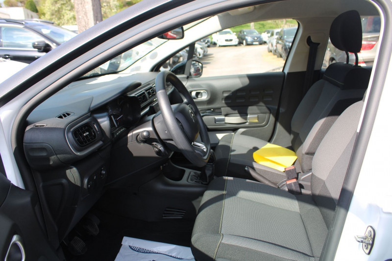 Photo 8 de l'offre de CITROEN C3 III FEEL BUSINESS ESSENCE 83 CV GPS USB RÃGULATEUR BLUETOOTH CLIMAT  4 VITRES ELECT à 10900€ chez Bougel transactions
