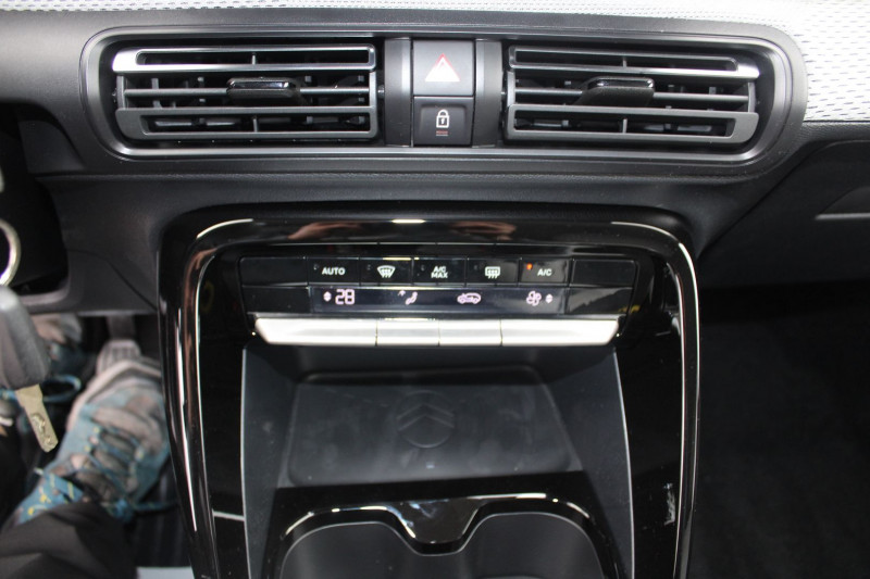 Photo 14 de l'offre de CITROEN C3 PHASE 5 MAX 100 CV ESSENCE GPS 3D CAMÃRA FULL LED RE JA 17 I-COKPIT BLUETOOTH RÃGULATEUR à 19990€ chez Bougel transactions