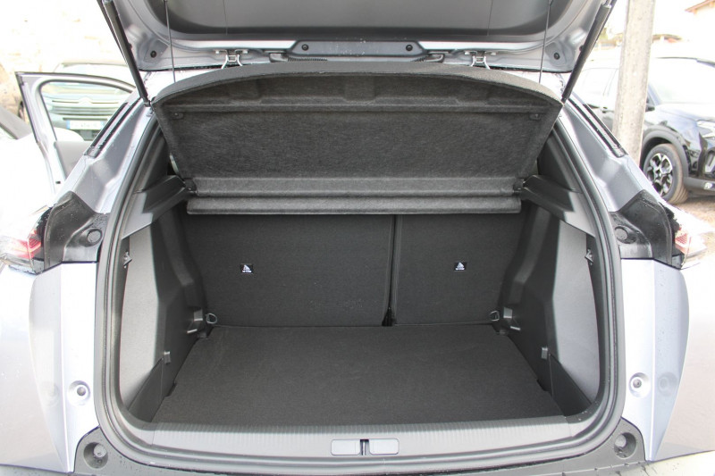Photo 6 de l'offre de PEUGEOT 2008 PHASE 4 GT 145 CV HYBRIDE GPS 3D TOIT PANO CAMÃRA 360Â° I-COKPIT JA 17 BOITE AUTO DCS-6 à 28900€ chez Bougel transactions