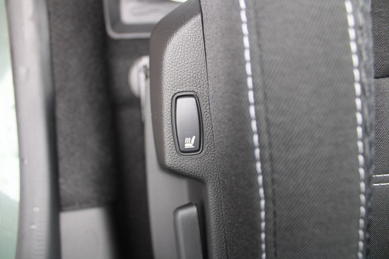 Photo 11 de l'offre de DACIA DUSTER 5 JOURNEY BLUE DCI 115 CV GPS 3D CAMÃRA FULL LED RE USB JA 17 RÃGULATEUR BLUETOOTH à 24990€ chez Bougel transactions