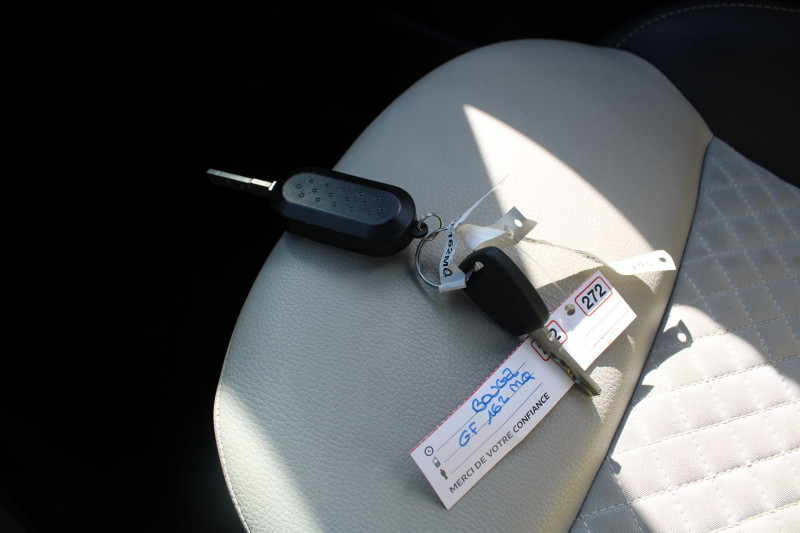 Photo 13 de l'offre de FIAT 500 II C CABRIOLET DOLCEVITA HYBRIDE GPS CONNECT USB RÃGULATEUR BLUETOOTH CUIR LEDS CLIM à 13500€ chez Bougel transactions