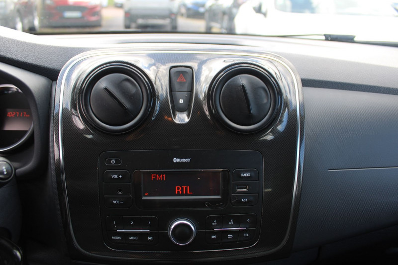 Photo 10 de l'offre de DACIA SANDERO III AMBIENCE SCE 75 CV ESSENCE USB AUDIO MP3 BLUETOOTH ROUE DE SECOURS BANQ 1/3 2/3 à 8500€ chez Bougel transactions