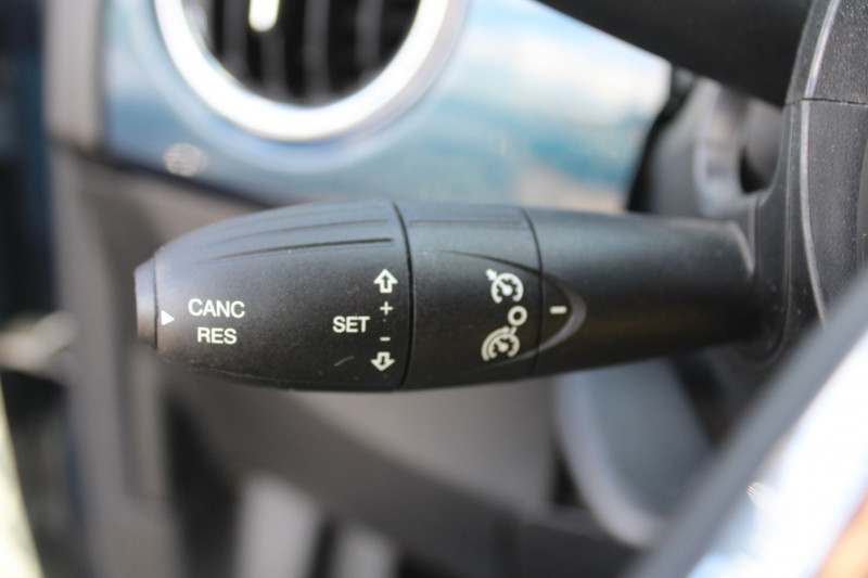 Photo 10 de l'offre de FIAT 500 II C CABRIOLET DOLCEVITA HYBRIDE GPS CONNECT USB RÃGULATEUR BLUETOOTH CUIR LEDS CLIM à 13500€ chez Bougel transactions