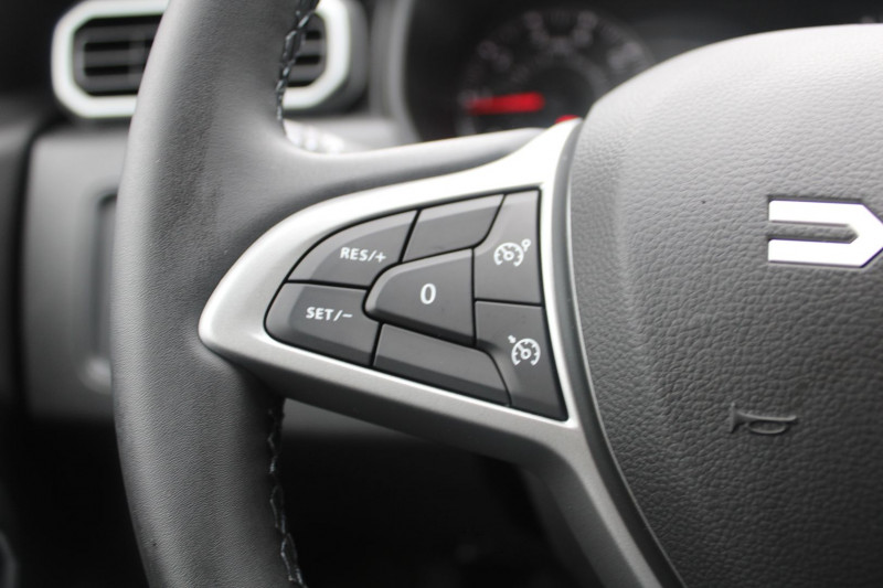 Photo 12 de l'offre de DACIA DUSTER 5 JOURNEY BLUE DCI 115 CV GPS 3D CAMÃRA FULL LED RE USB JA 17 RÃGULATEUR BLUETOOTH à 24990€ chez Bougel transactions