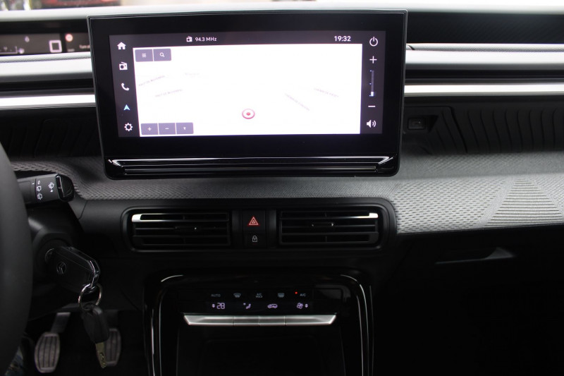 Photo 12 de l'offre de CITROEN C3 PHASE 5 MAX 100 CV ESSENCE GPS 3D CAMÃRA FULL LED RE JA 17 I-COKPIT BLUETOOTH RÃGULATEUR à 19990€ chez Bougel transactions