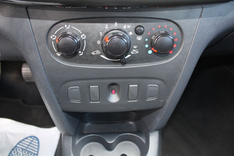 Photo 11 de l'offre de DACIA SANDERO III AMBIENCE SCE 75 CV ESSENCE USB AUDIO MP3 BLUETOOTH ROUE DE SECOURS BANQ 1/3 2/3 à 8500€ chez Bougel transactions
