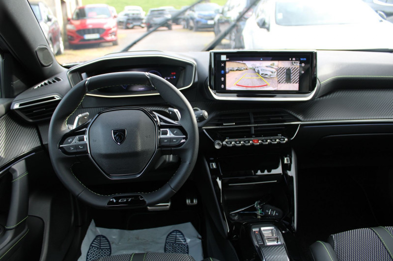 Photo 10 de l'offre de PEUGEOT 2008 PHASE 4 GT 145 CV HYBRIDE GPS 3D TOIT PANO CAMÃRA 360Â° I-COKPIT JA 17 BOITE AUTO DCS-6 à 28900€ chez Bougel transactions