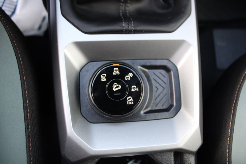 Photo 16 de l'offre de DACIA DUSTER VI EXTREME TCE 130 CV "4X4" GPS 3D I-COKPIT CAMÃRA 360Â° FULL LED JA 17 RÃGULATEUR à 28990€ chez Bougel transactions
