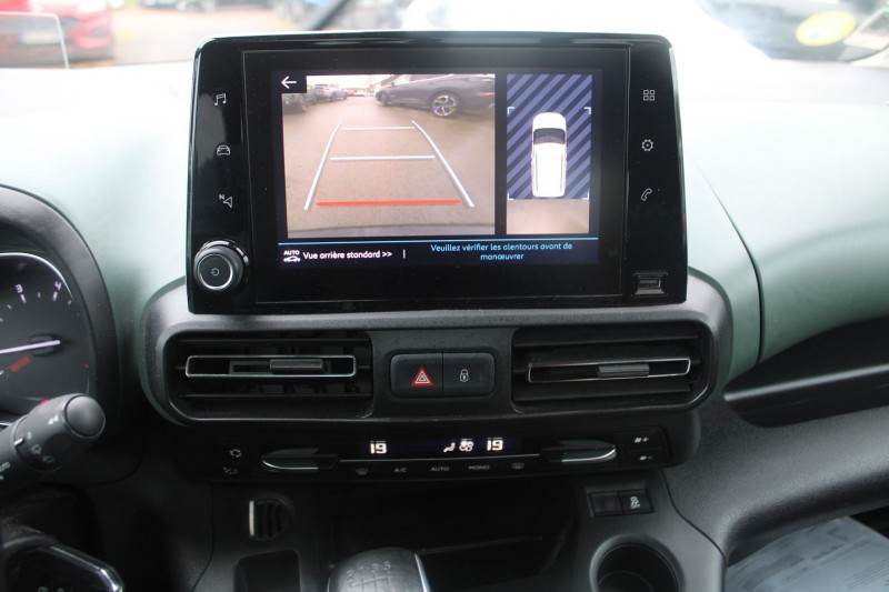 Photo 13 de l'offre de CITROEN BERLINGO 4 SHINE BLUE HDI 130 CV GPS 3D CAMÃRA MP3 USB JA 17 TOIT PANO RÃGULATEUR BLUETOOTH à 16500€ chez Bougel transactions