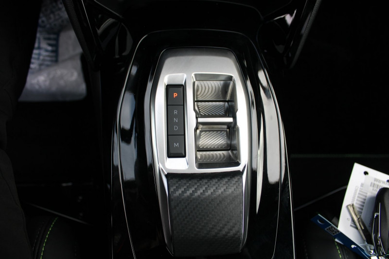 Photo 19 de l'offre de PEUGEOT 2008 PHASE 4 GT 145 CV HYBRIDE GPS 3D TOIT PANO CAMÃRA 360Â° I-COKPIT JA 17 BOITE AUTO DSC-6 à 28900€ chez Bougel transactions